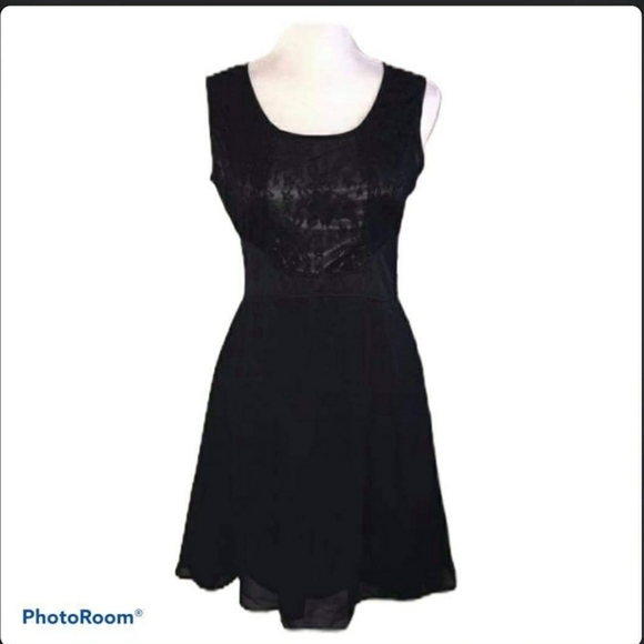 CBRL Dresses & Skirts - NWT CBRL BLACK LACE SLEEVELESS DRESS
